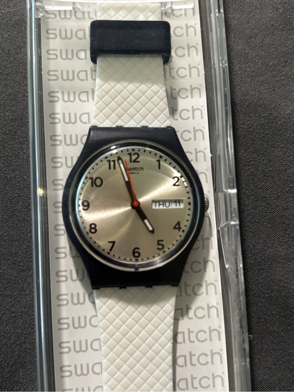 Swatch Unisex - White Delight GN720 - 34mm
